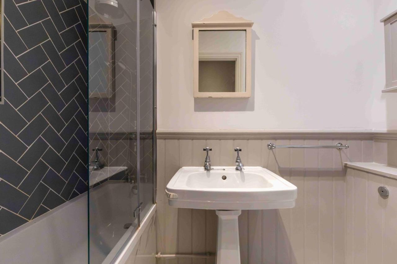 Shared Guest House 5 Mins Walk From Vauxhall And Nine Elms Station With Off-Site Parking Near Us Embassy London Exteriör bild